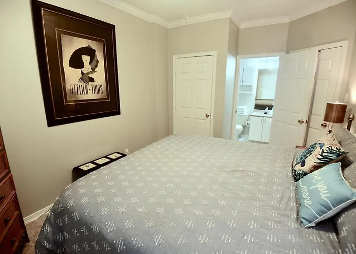 Royal Palms Penthouse 1407 *